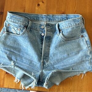 Levi’s button fly short shorts - size 29W